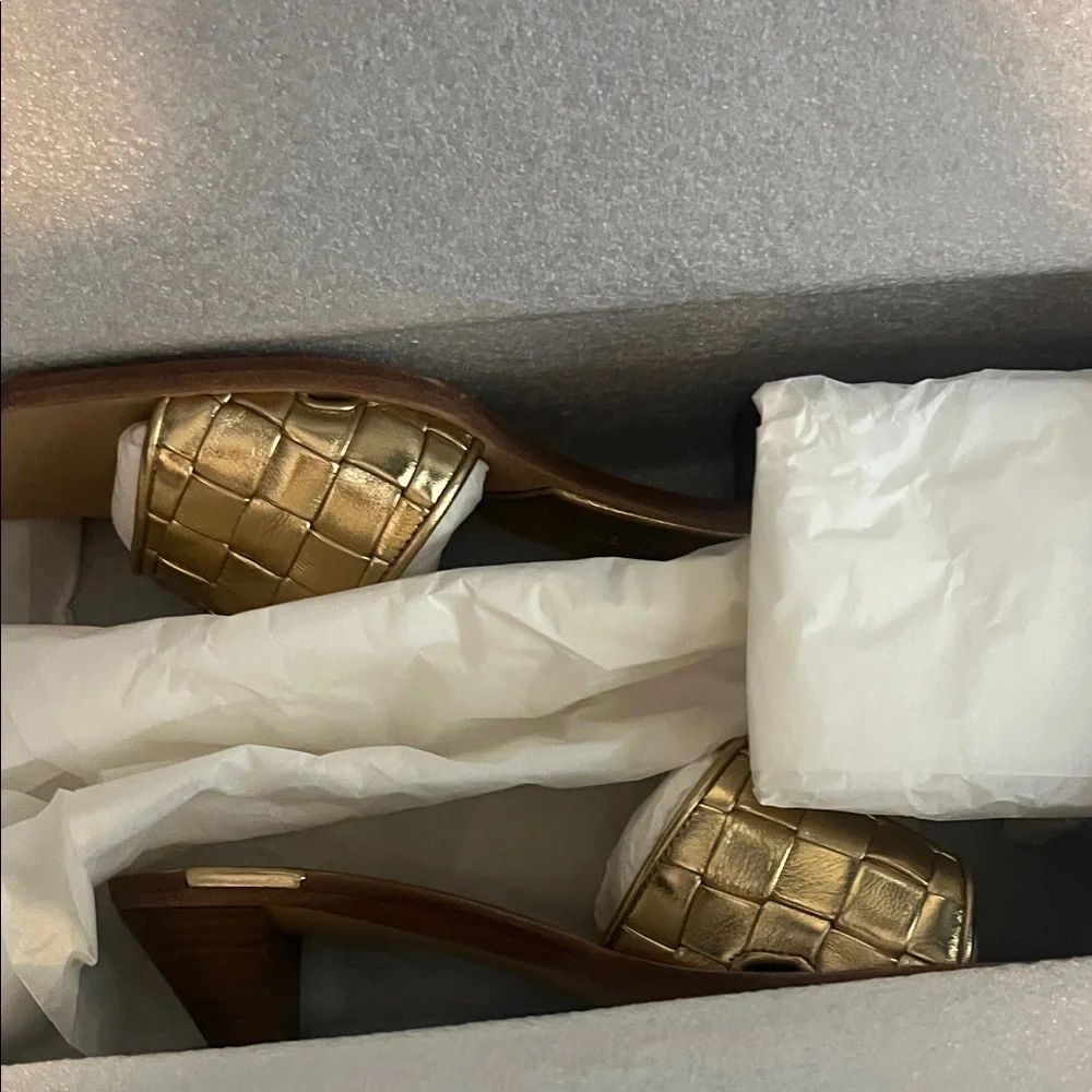 Bottega Veneta Metallic Gold Woven Mules - Picture 6 of 8